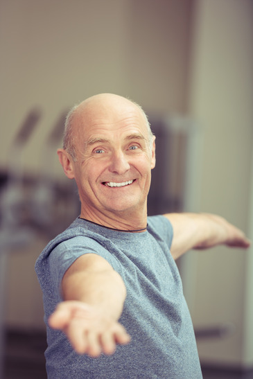 photodune-10103121-happy-elderly-man-working-out-doing-exercises-xs