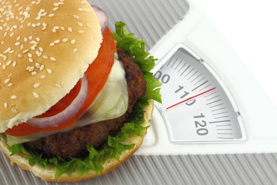 photodune-1683119-burger-on-a-weight-scale-xs