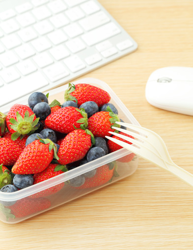 photodune-4681701-healthy-lunch-at-office-xs